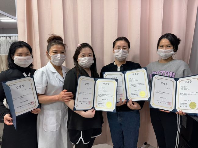 CEO Lee Ju-yeon and trainees